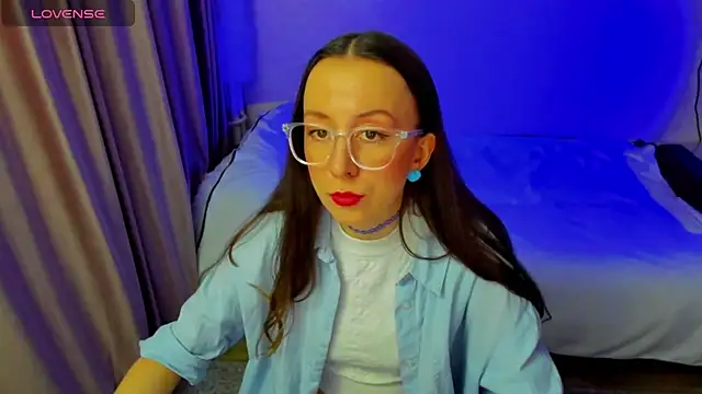 CurlySteph online show from March 18, 7:15 pm