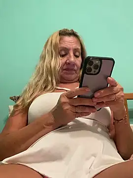 Snapshot of camelia3 chatting on October 22, 12:43 am camelia3 online show from October 22, 12:43 am