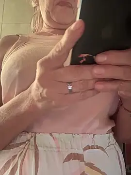 Snapshot of camelia3 chatting on December 1, 10:16 am camelia3 online show from December 1, 10:16 am