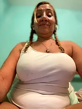 Snapshot of camelia3 chatting on December 3, 12:33 am camelia3 online show from December 3, 12:33 am