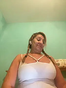 Snapshot of camelia3 chatting on November 16, 1:32 am camelia3 online show from November 16, 1:32 am