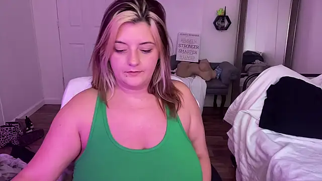 Snapshot of magicsparkles chatting on February 20, 9:42 pm magicsparkles online show from February 20, 9:42 pm