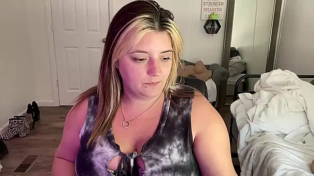 Snapshot of magicsparkles chatting on March 3, 4:58 pm magicsparkles online show from March 3, 4:58 pm