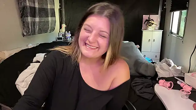 Snapshot of magicsparkles chatting on December 16, 7:18 pm magicsparkles online show from December 16, 7:18 pm