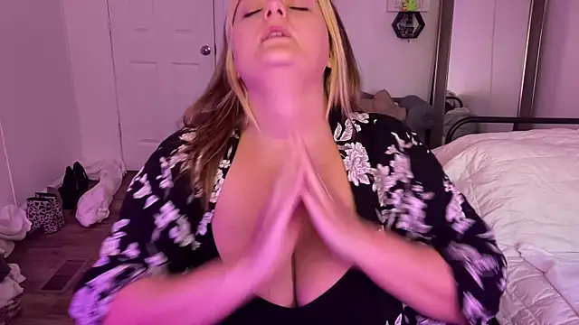 Snapshot of magicsparkles chatting on March 6, 10:36 pm magicsparkles online show from March 6, 10:36 pm