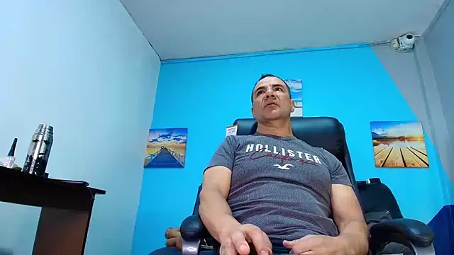 Snapshot of juanses_n_toro chatting on December 16, 4:44 pm juanses n toro online show from December 16, 4:44 pm