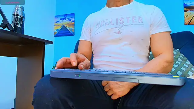 Snapshot of juanses_n_toro chatting on September 11, 1:44 pm juanses n toro online show from September 11, 1:44 pm