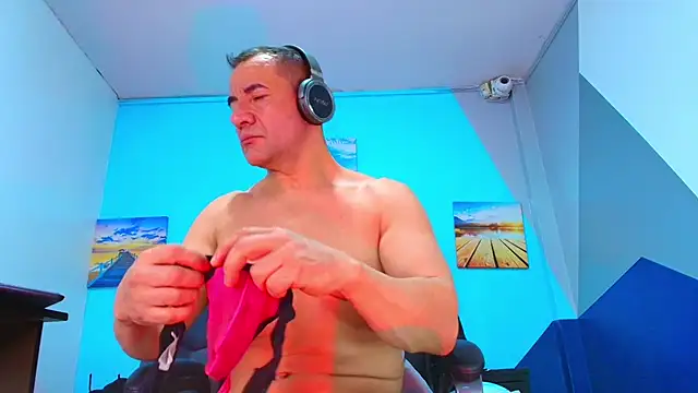 Snapshot of juanses_n_toro chatting on November 3, 1:04 pm juanses n toro online show from November 3, 1:04 pm