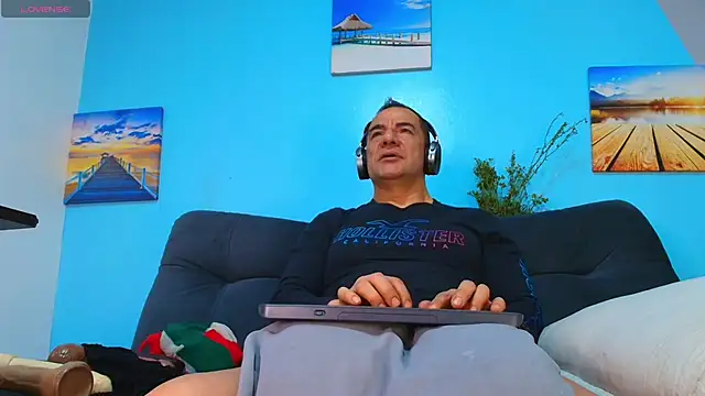 Snapshot of juanses_n_toro chatting on October 4, 1:12 pm juanses n toro online show from October 4, 1:12 pm