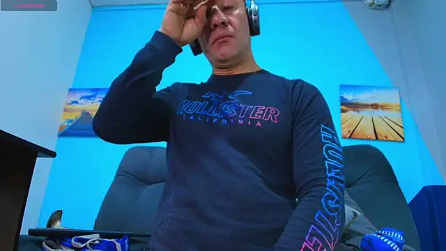 Snapshot of juanses_n_toro chatting on September 24, 12:44 pm juanses n toro online show from September 24, 12:44 pm