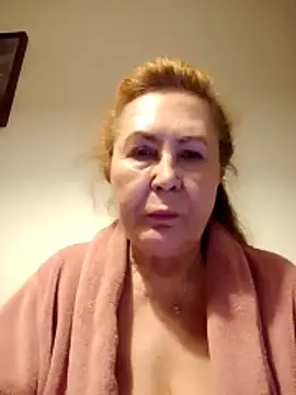 Hottie-Mom online show from April 19, 8:55 pm