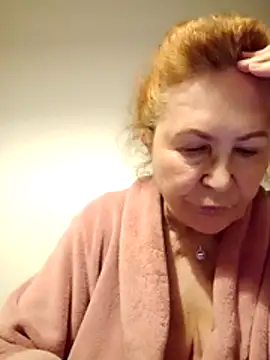 Hottie-Mom online show from April 7, 8:32 pm