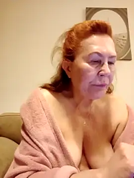 Hottie-Mom online show from April 21, 8:37 pm