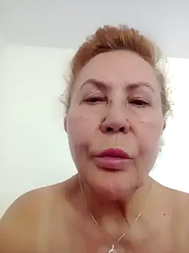 Snapshot of Hottie-Mom chatting on June 26, 6:52 am Hottie-Mom online show from June 26, 6:52 am