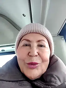 Hottie-Mom online show from February 7, 10:45 am