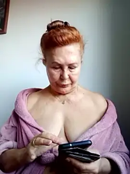 Hottie-Mom online show from October 31, 8:55 am