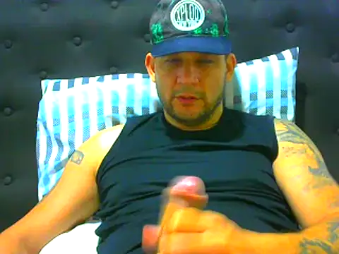 Snapshot of altenori112 chatting on October 2, 1:42 am altenori112 online show from October 2, 1:42 am