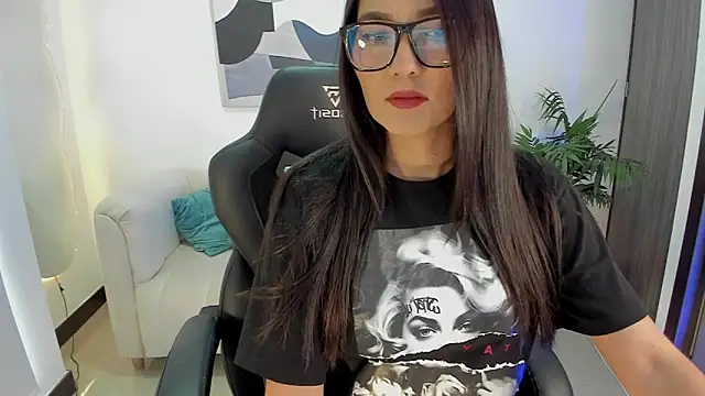 SaraParker  online show from March 21, 3:35 pm