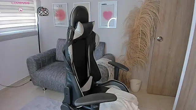 ashley 23  online show from October 22, 6:40 pm