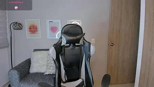 ashley 23  online show from January 10, 10:27 pm