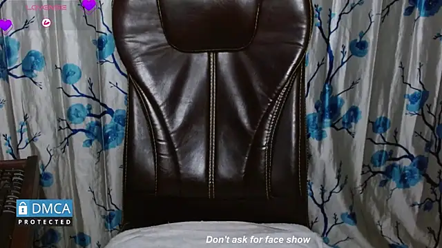 Snapshot of Ria_fun chatting on June 18, 10:31 am Ria fun online show from June 18, 10:31 am