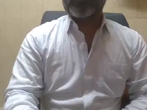 Snapshot of hairymaster95 chatting on February 13, 4:11 am hairymaster95 online show from February 13, 4:11 am