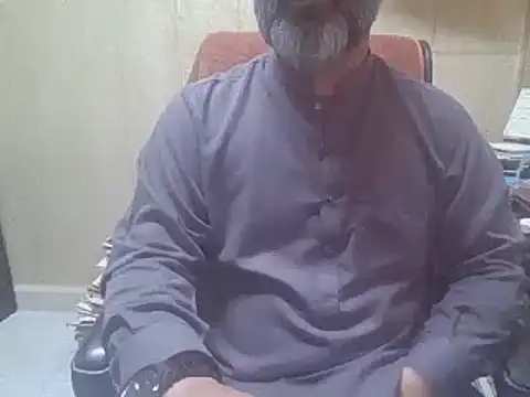 Snapshot of hairymaster95 chatting on October 4, 4:03 am hairymaster95 online show from October 4, 4:03 am