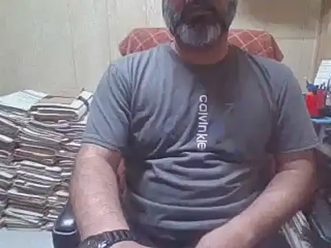 Snapshot of hairymaster95 chatting on October 19, 6:38 am hairymaster95 online show from October 19, 6:38 am