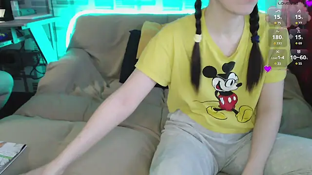 Snapshot of CamBugsBunny chatting on February 28, 1:00 pm CamBugsBunny online show from February 28, 1:00 pm