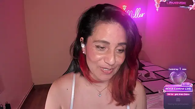 Snapshot of stefany_miller77 chatting on February 24, 3:31 pm stefany miller77 online show from February 24, 3:31 pm