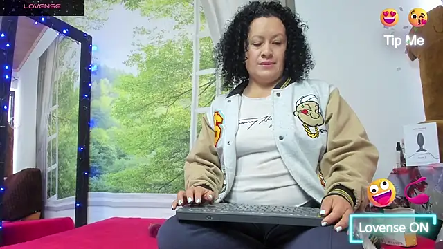 Snapshot of nikool32 chatting on November 12, 12:20 pm nikool32 online show from November 12, 12:20 pm