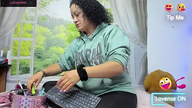 Snapshot of nikool32 chatting on October 29, 11:53 am nikool32 online show from October 29, 11:53 am