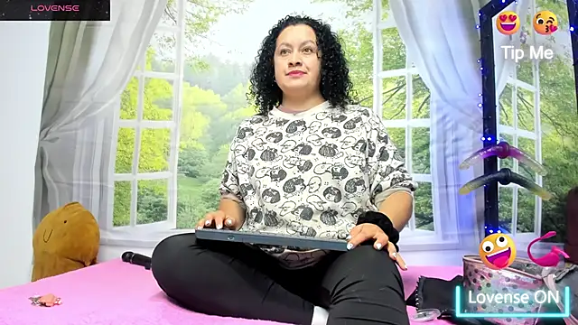 Snapshot of nikool32 chatting on November 8, 12:20 pm nikool32 online show from November 8, 12:20 pm