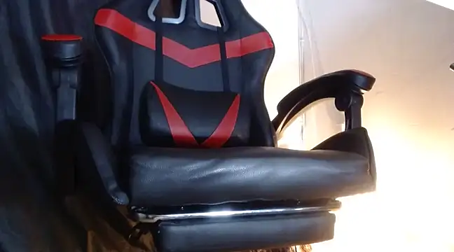 Snapshot of ErosFindomKing chatting on December 4, 12:02 am ErosFindomKing online show from December 4, 12:02 am