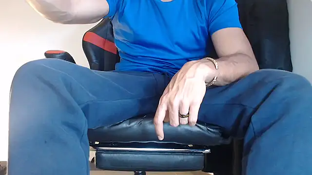 Snapshot of ErosFindomKing chatting on November 18, 8:56 pm ErosFindomKing online show from November 18, 8:56 pm