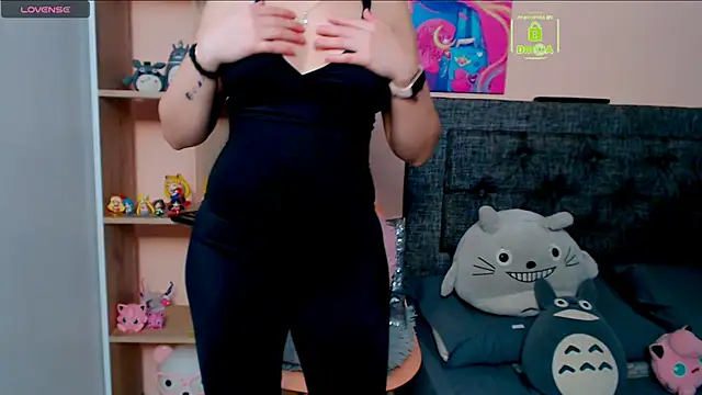 Snapshot of dolly_saylor chatting on February 18, 6:37 pm dolly saylor online show from February 18, 6:37 pm