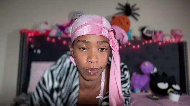 Snapshot of Cum2Charm chatting on October 31, 2:35 pm Cum2Charm online show from October 31, 2:35 pm