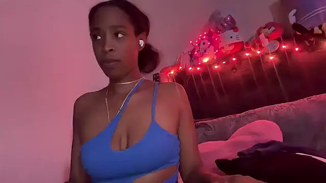 Snapshot of Cum2Charm chatting on October 23, 2:21 am Cum2Charm online show from October 23, 2:21 am