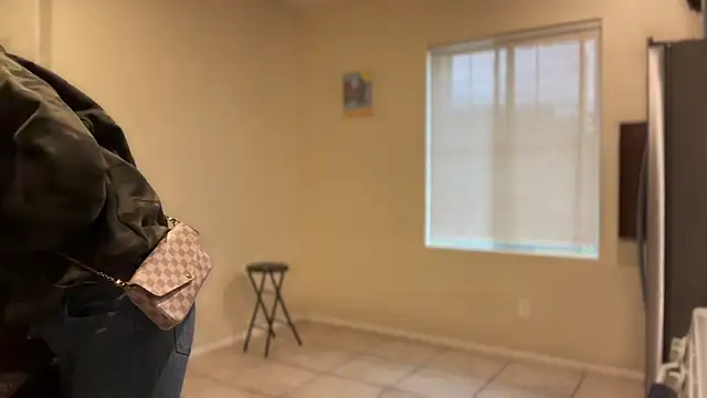 Snapshot of Cum2Charm chatting on November 18, 5:05 pm Cum2Charm online show from November 18, 5:05 pm