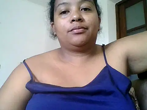 Snapshot of PRETTY-MI chatting on November 18, 9:01 am PRETTY-MI online show from November 18, 9:01 am