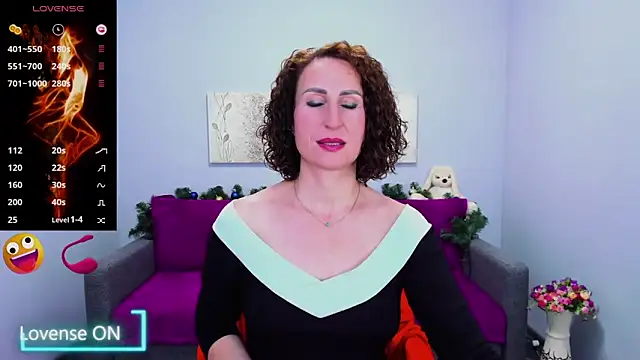 Nia Smithh online show from December 18, 1:59 pm