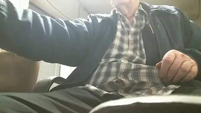 Snapshot of HaraldGermany chatting on December 17, 5:29 pm HaraldGermany online show from December 17, 5:29 pm