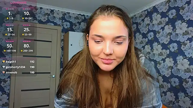 Snapshot of _momiji_ chatting on December 14, 4:19 pm  momiji  online show from December 14, 4:19 pm