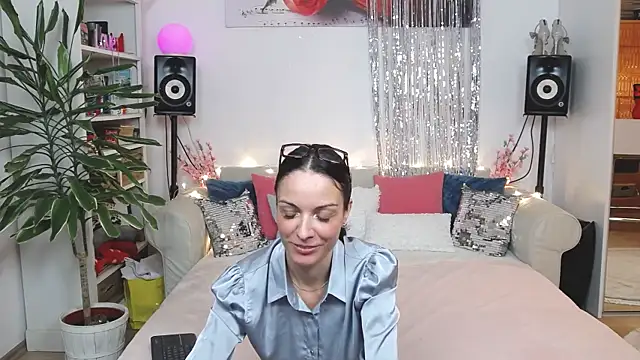 JaneDejaySC online show from April 12, 8:01 pm