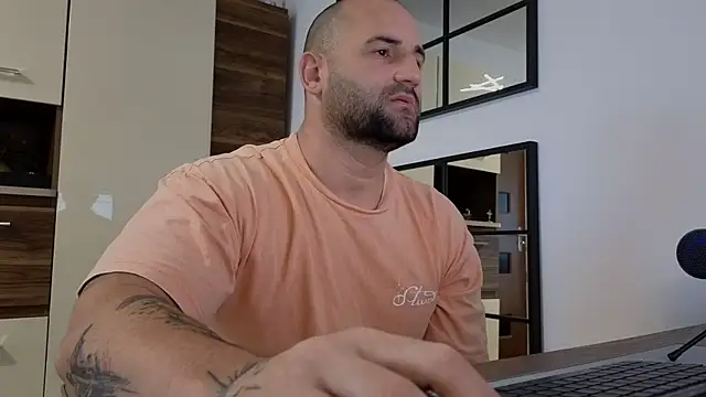 moonjoey online show from April 22, 5:58 am