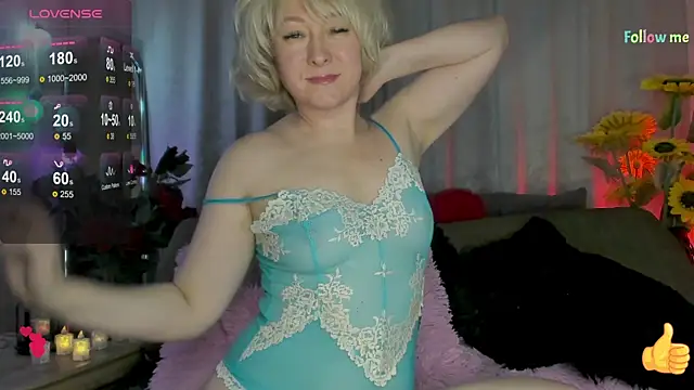 Snapshot of Mia_Wintermood chatting on October 7, 9:54 am Mia Wintermood online show from October 7, 9:54 am