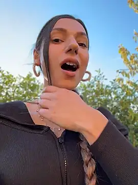 MiaQueen  online show from July 5, 4:58 pm