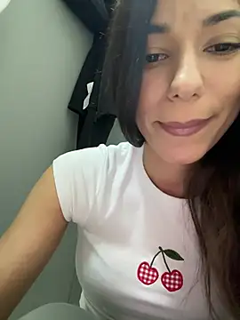  MiaQueen  online show from April 18, 9:48 pm