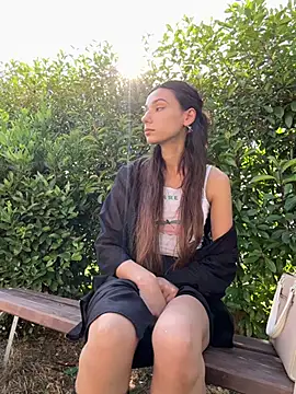  MiaQueen  online show from June 21, 2:45 pm