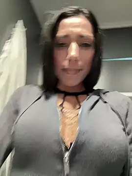 Snapshot of _MiaQueen_ chatting on September 25, 11:33 pm MiaQueen online show from September 25, 11:33 pm